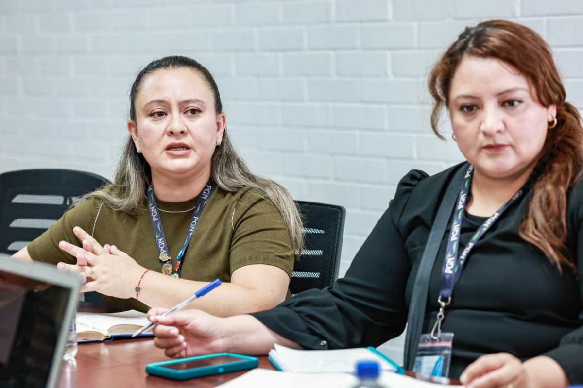 Autoridades participan en citación sobre denuncia desestimada por caso de adopciones ilegales vinculadas al Hogar Elisa Martínez.