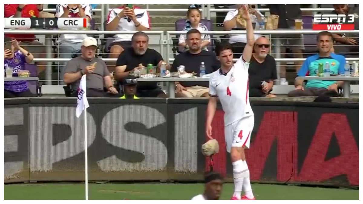 La curiosa escena que se robó la atención en el Inglaterra v