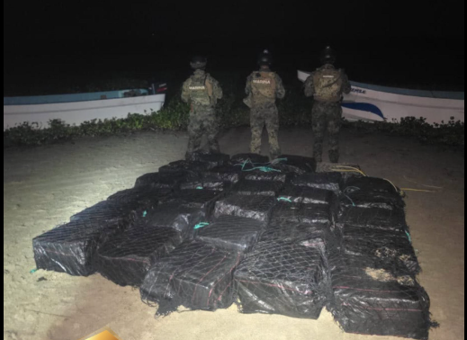 México decomisa 1.3 toneladas de presunta cocaína en el Pací