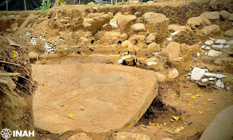 Descubren en Veracruz una estructura prehispánica única y una escultura de hace 1,4