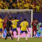 MIAMI (United States), 27/06/2026.- Goalkeeper Diogo Costa of Portugal (R, partially seen) concedes a goal that was disallowed by VAR during the FIFA World Cup 2026 group stage match Colombia against Portugal, in Miami, Florida, USA, 27 June 2026. EFE/EPA/CRISTOBAL HERRERA-ULASHKEVICH
