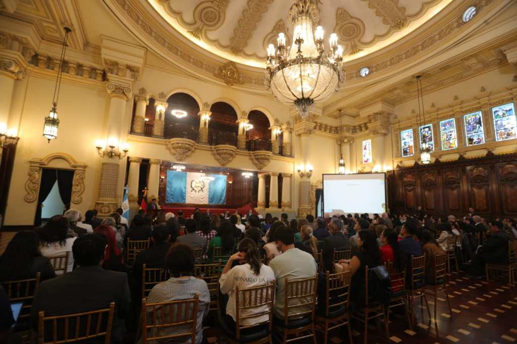 Autoridades del Ministerio de Cultura y Deportes, del Ministerio de Educación, representantes de la Embajada de Alemania y la Asociación Gremial de Editores de Guatemala dieron presentación a Filgua 2026. (Foto Prensa Libre: Keneth Cruz)