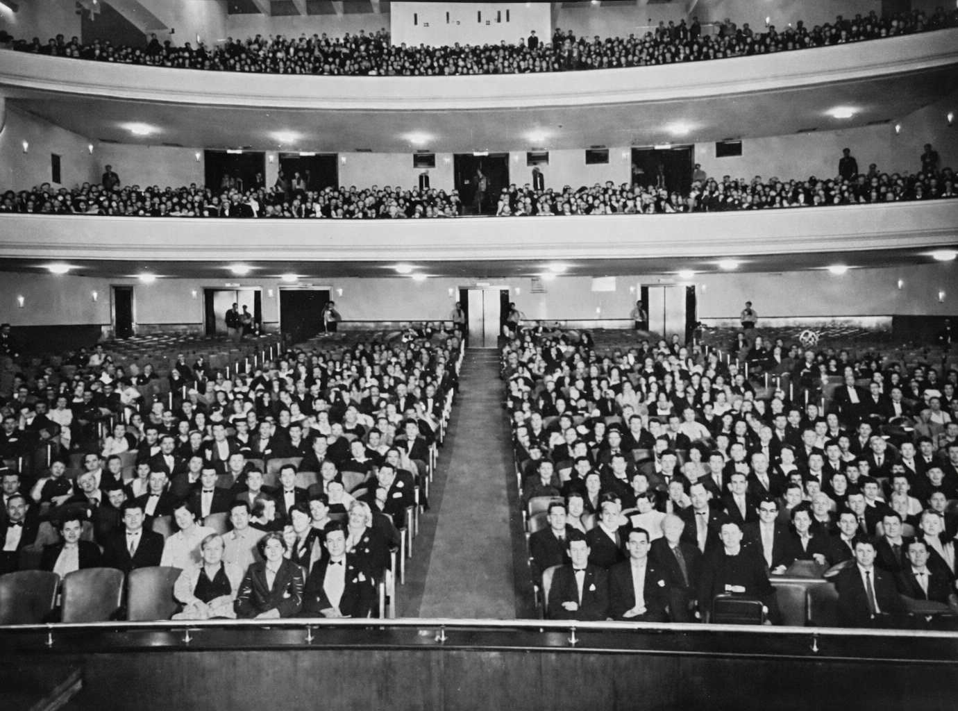 Foto-Publico-Lux-Inauguracion.png