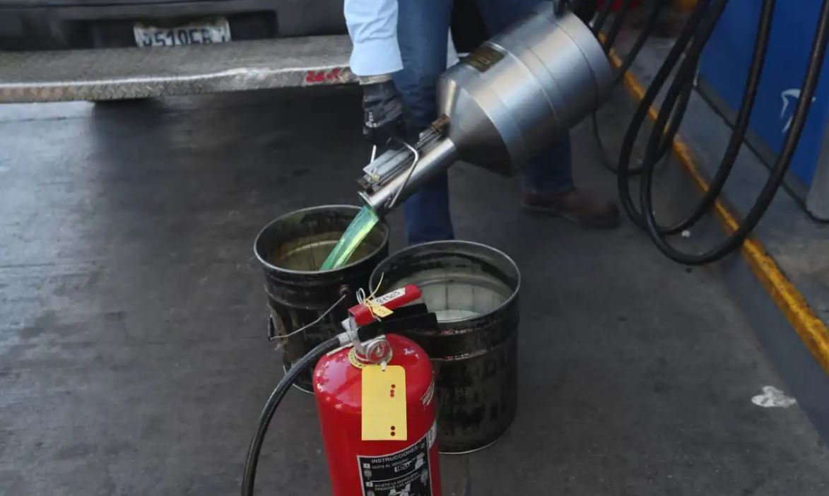 Gasolinera verificaciones de combustibles por el MEM