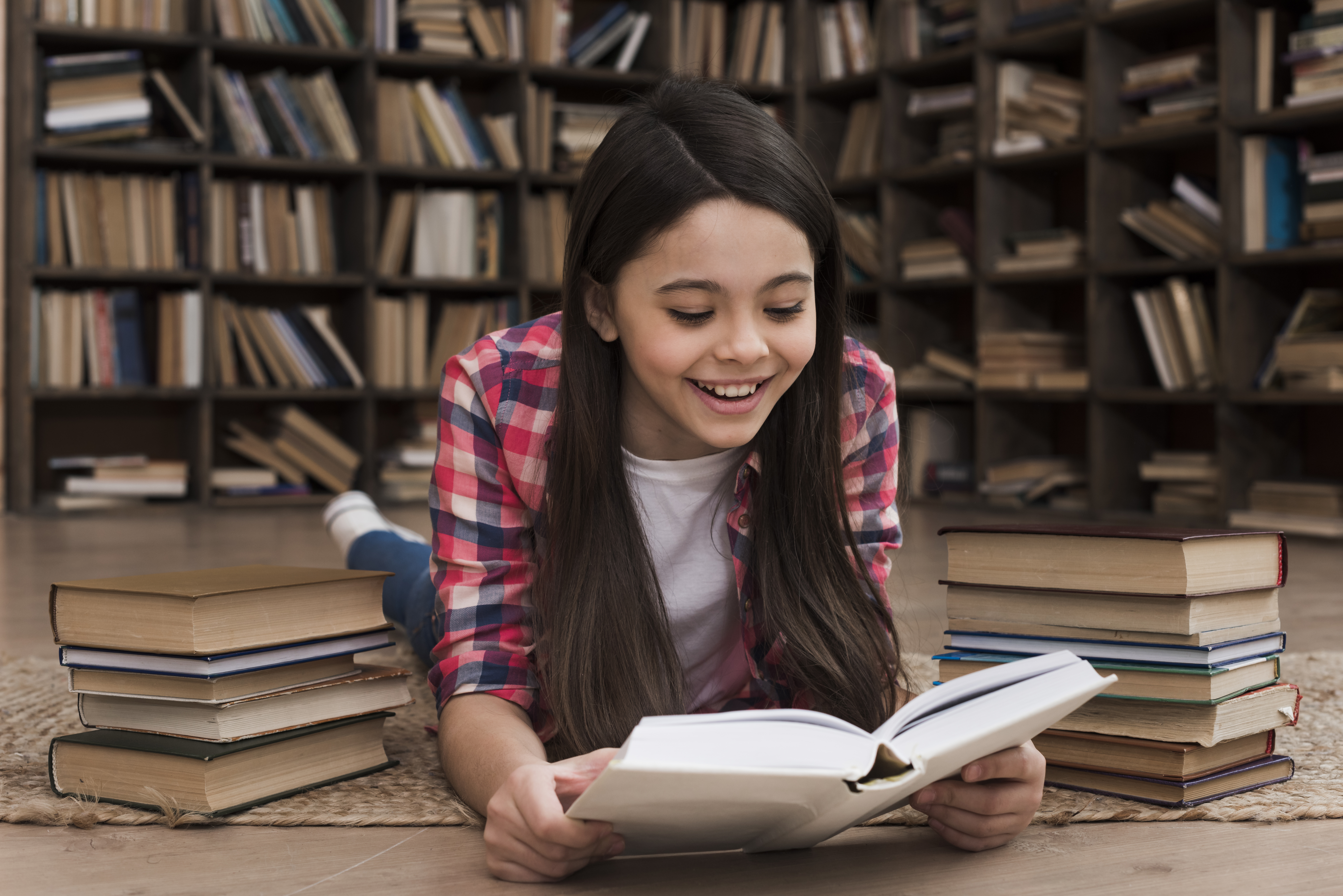 Qué desafíos y oportunidades enfrenta la literatura infantil y juvenil en Guatemala, según escritores