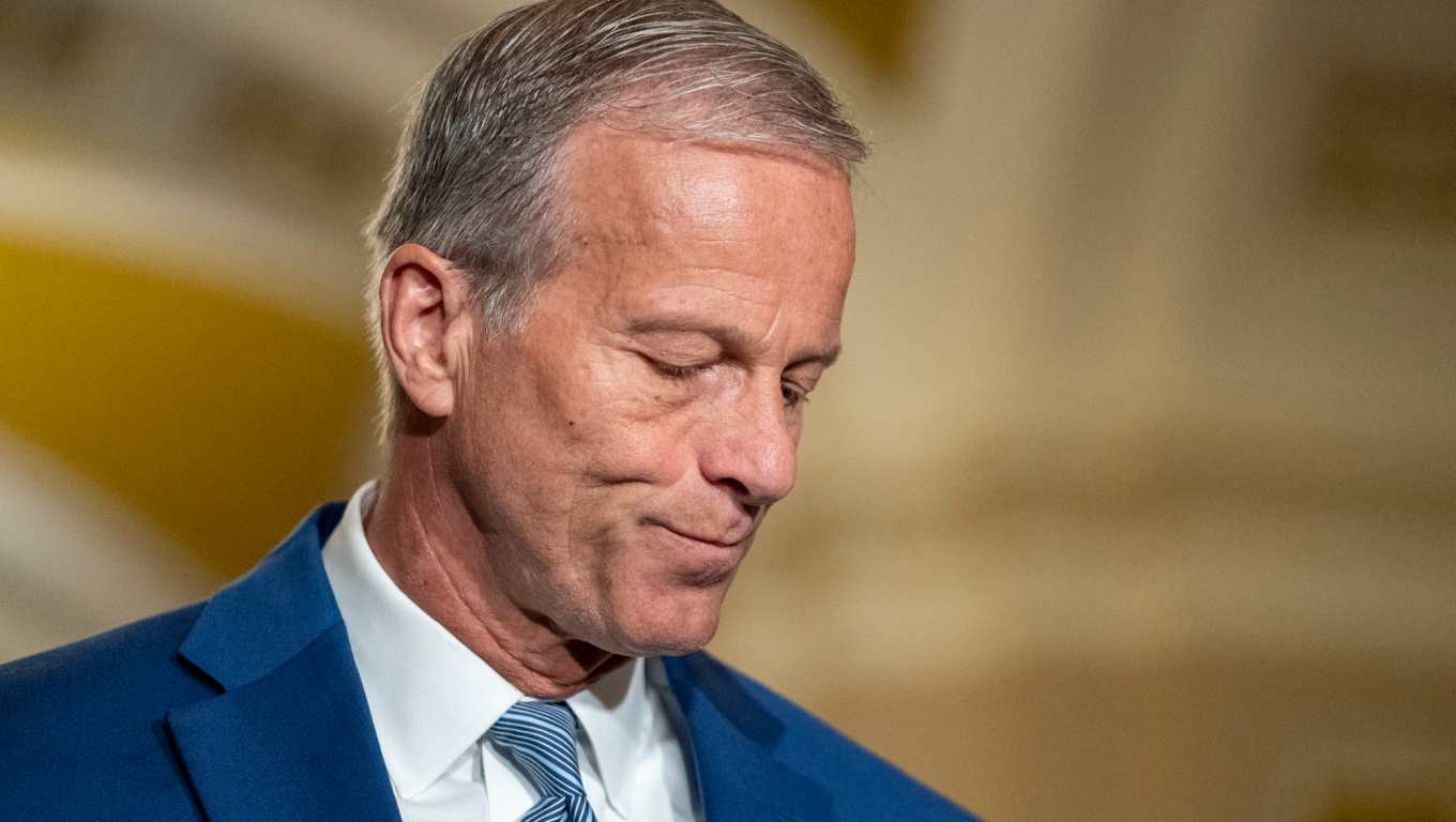 Senadores republicanos se reúnen con Trump.