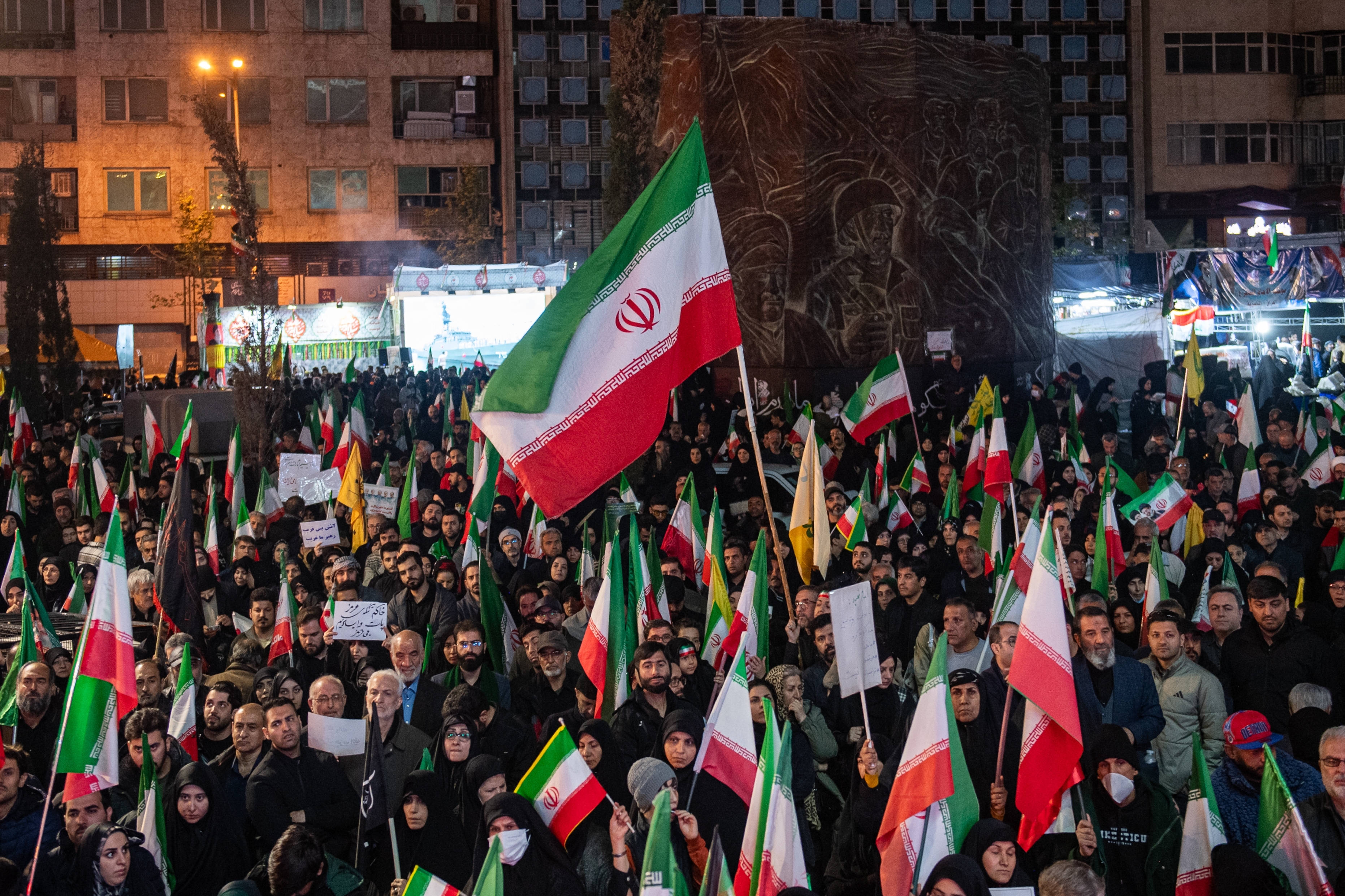 Los iraníes esperan resultados de los acuerdos de paz.