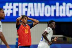 ATLANTA (ESTADOS UNIDOS), 15/06/2026.- El delantero de España Lamine Yamal (i) durante el partido del grupo H del Mundial 2026 entre España y Cabo Verde, este lunes en el Estadio Atlanta. EFE/ Lavandeira Jr