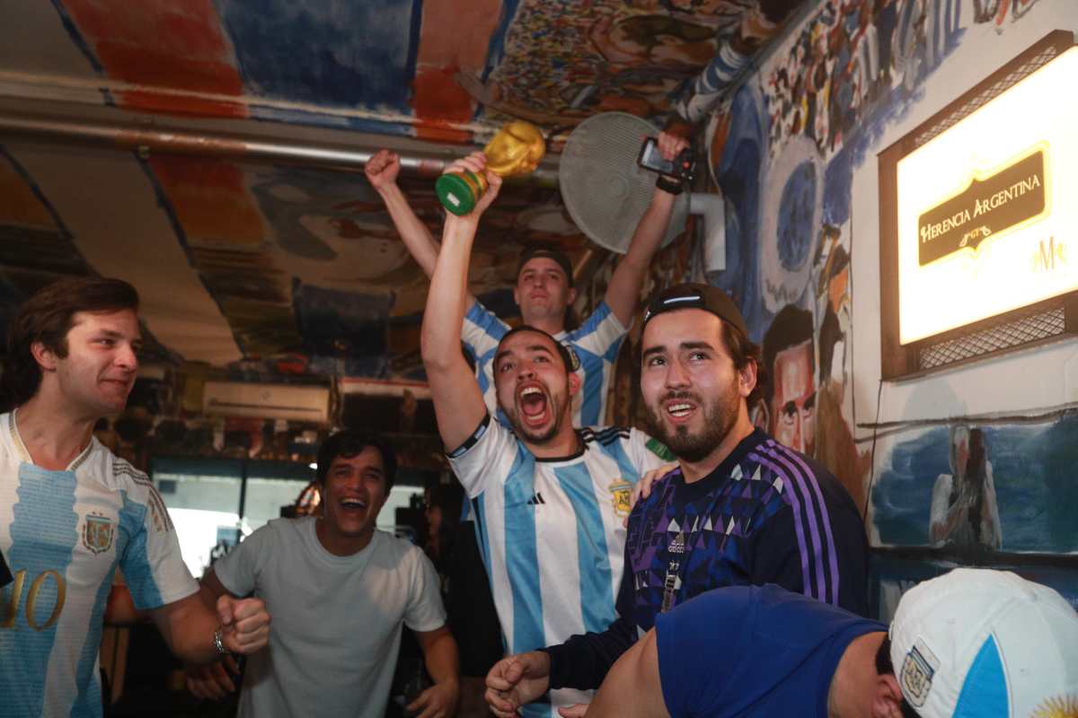 Del humor a la pasión futbolera: guatemaltecos encuentran ot