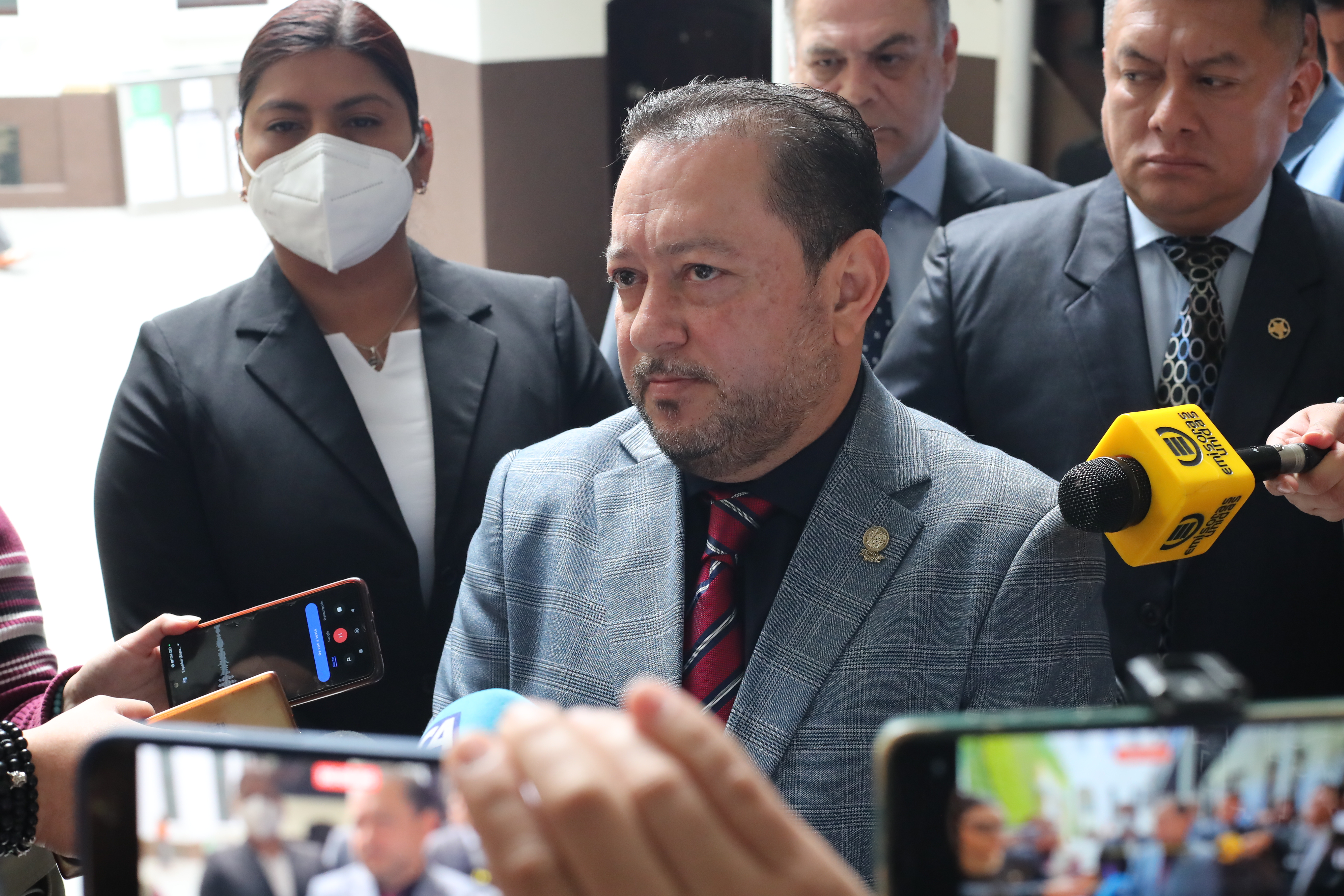 COMISIîN DE POSTULACIîN TSE. En este 21 de enero, se inici con las sesiones de la Comisin de Postulacin que tendr a su cargo la eleccin de candidatos a magistrados del Tribunal Supremo Electoral. Las reuniones se llevarn a cabo en el Congreso de la Repblica. En la imagen, Walter Mazariegos a su salida del Congreso.

Juan Diego Gonzlez.  210126