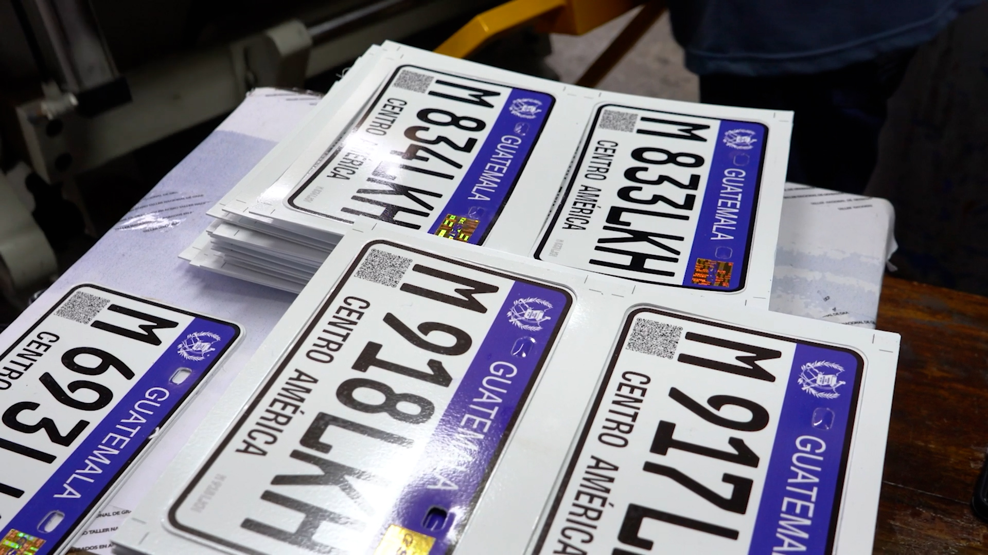Placas de circulación de vehículos terrestres SAT