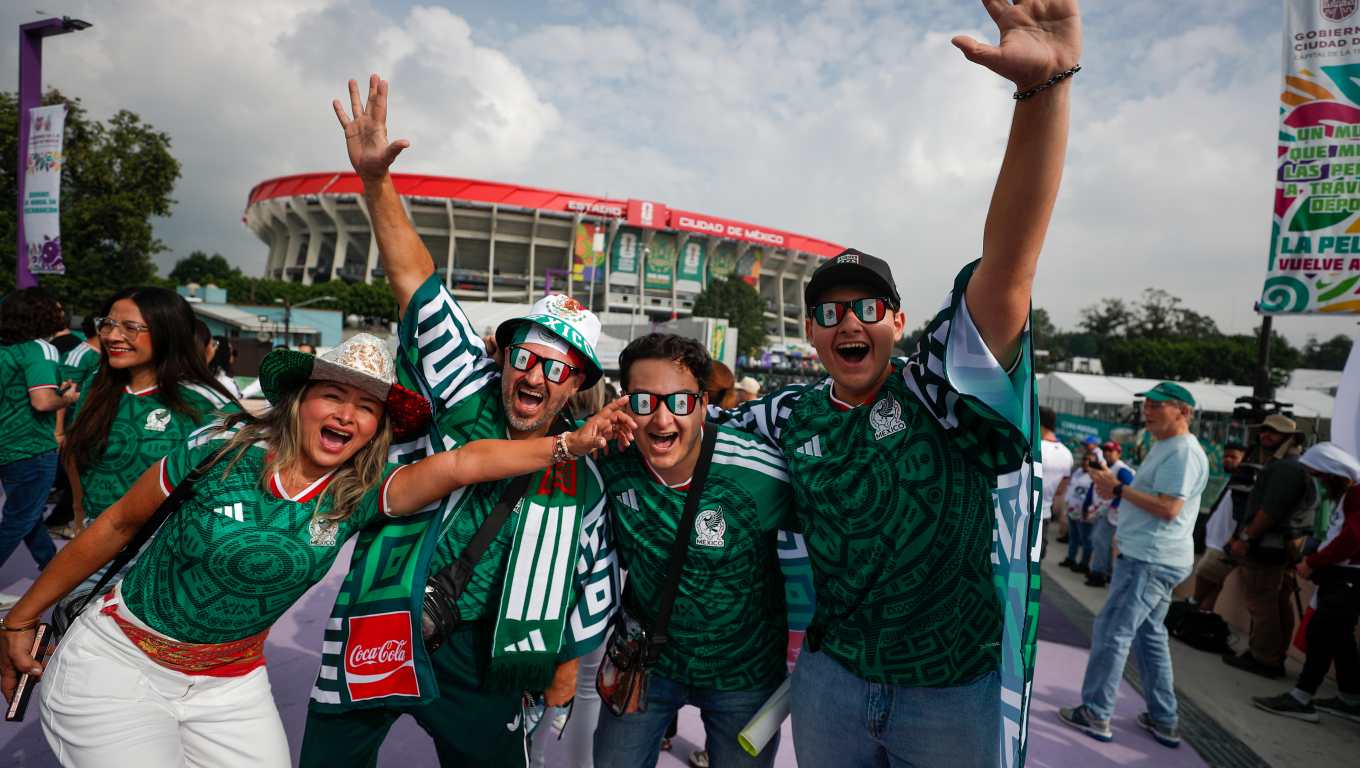Aficionados animan previo a la inauguración del Mundial de la FIFA 2026.(Foto Prensa Libre: EFE).