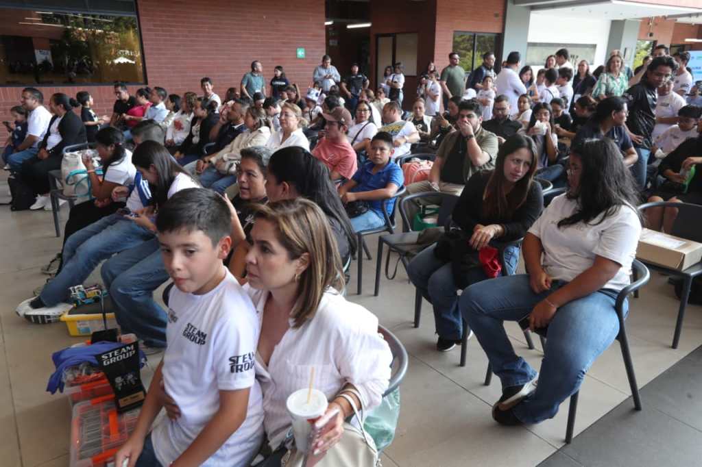 Six Guatemalan teams win their ticket to the World Robotics Olympiad in Puerto Rico