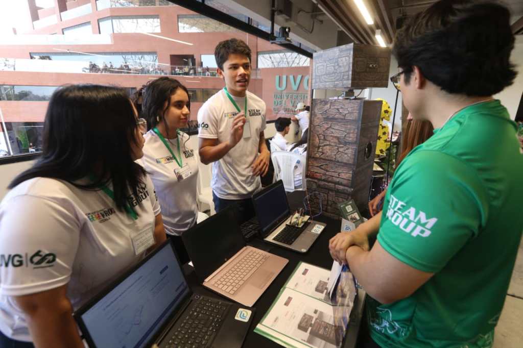 Six Guatemalan teams win their ticket to the World Robotics Olympiad in Puerto Rico