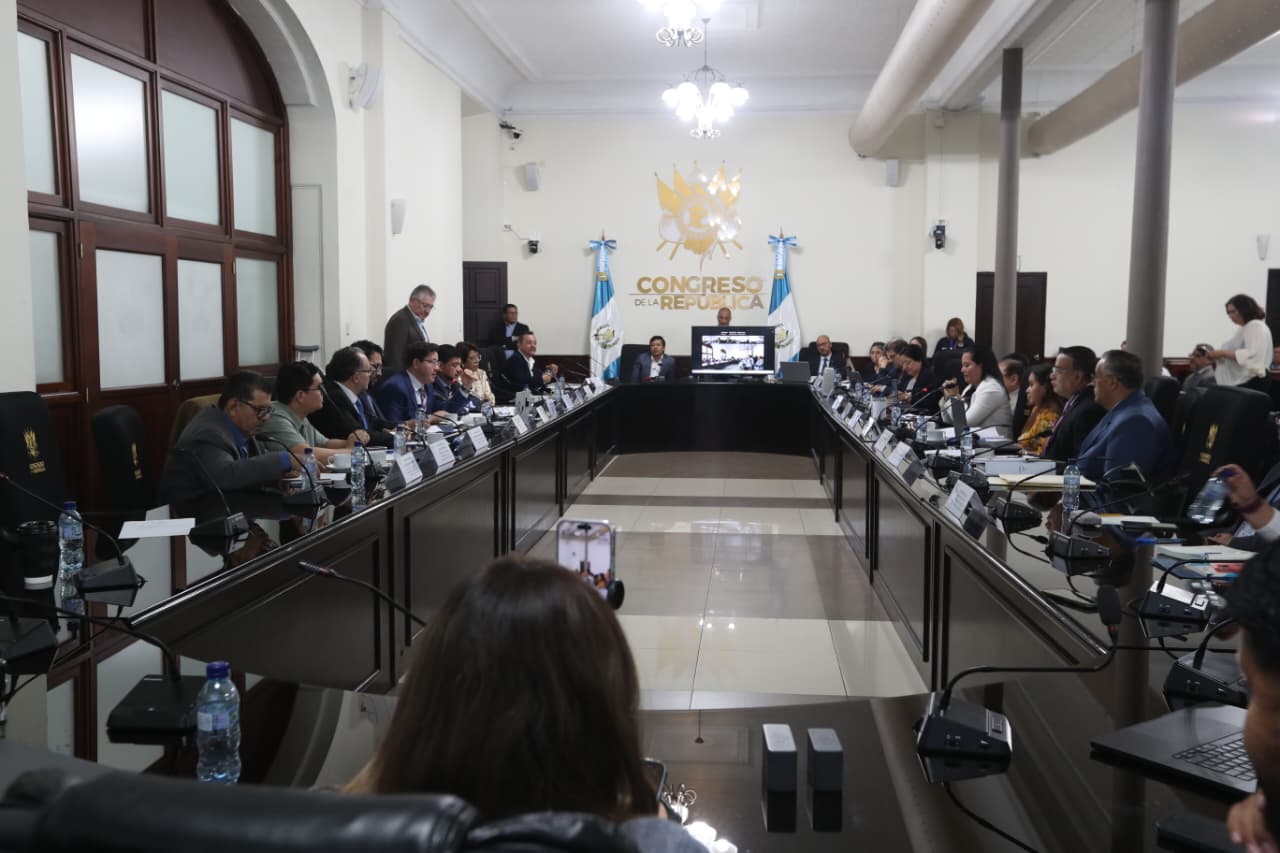Los integrantes de la Comisión de Finanzas del Congreso indicaron que el subsidio al diésel y las gasolinas podría terminar en julio, debido a que el Ejecutivo aún no ha presentado una propuesta oficial para extenderlo.(Foto Prensa Libre: Moisés Xec)