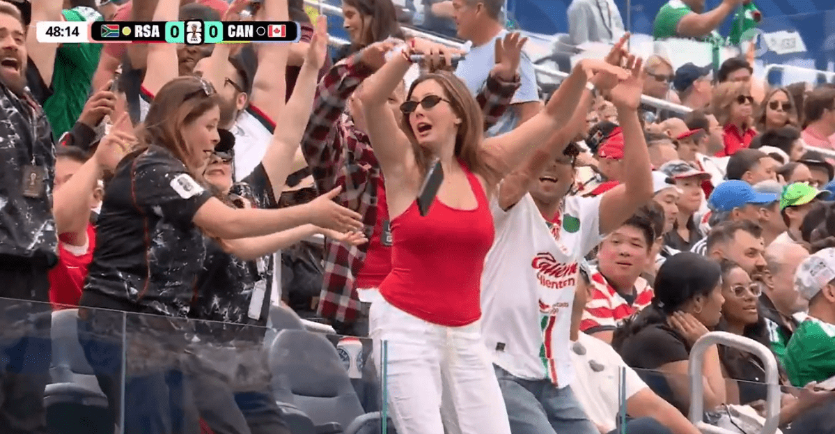Fan loses phone during stadium wave at 2026 World Cup match