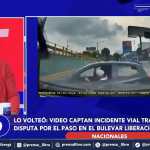 Un video muestra el momento en que dos vehículos hicieron contacto cerca del bulevar Liberación, luego de una disputa por carril que terminó con uno de los automotores arrastrado y detenido en sentido contrario.