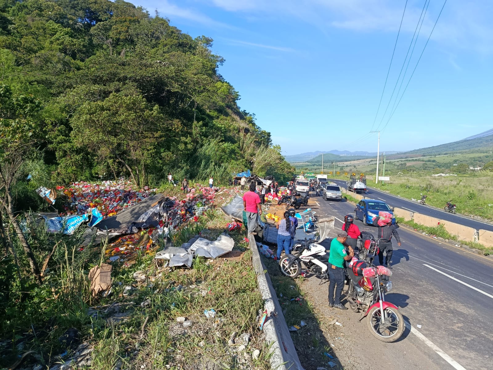 accidente vuelta El Chilero tráiler volcado