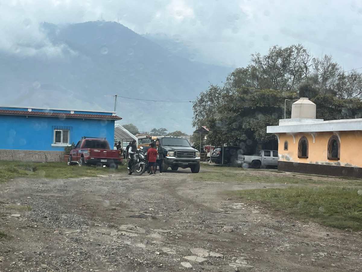 “Sintió algo caliente en la cabeza”: adolescente muere por una bala perdida en Amatitlán