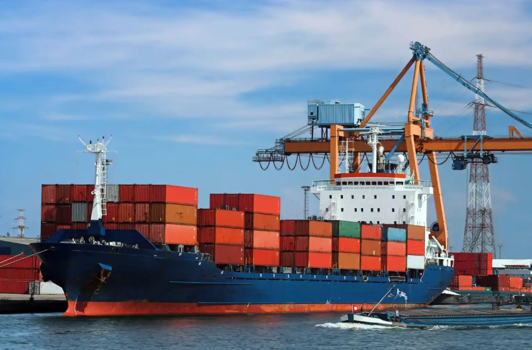 contenedores en buque comercio exterior exportaciones