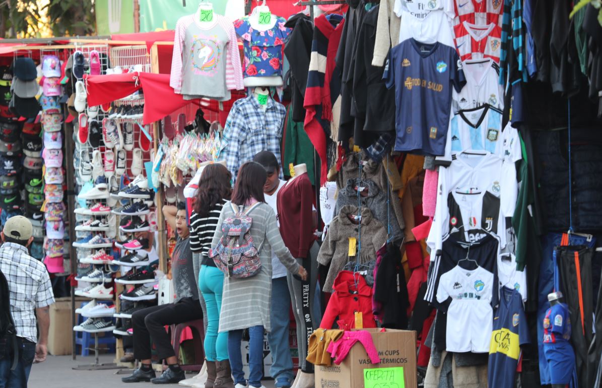 economía informal personas atendiendo comercio Ley antilavado de dinero