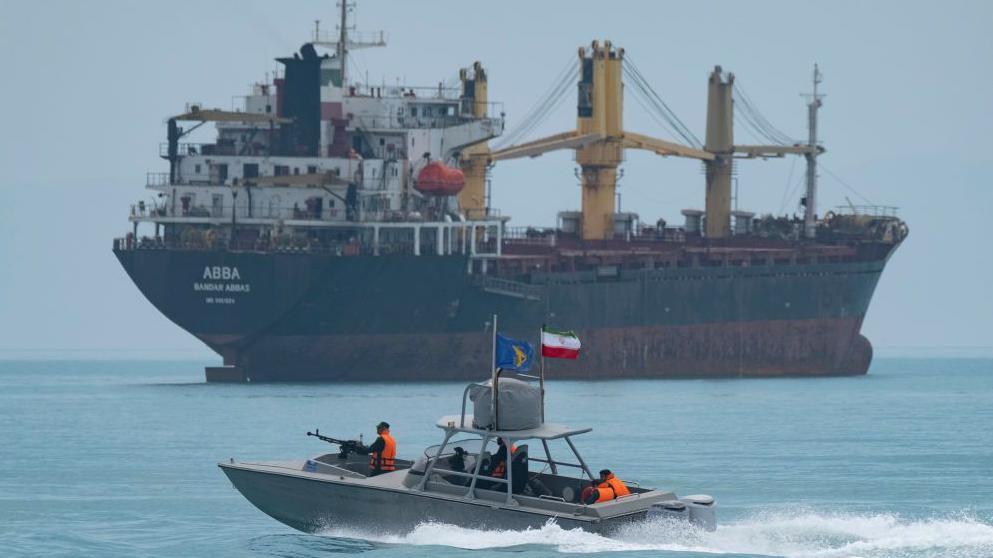 La Guardia Revolucionaria de Irán ha anunciado que el tráfico comercial por el estrecho de Ormuz vuelve a estar cerrado.