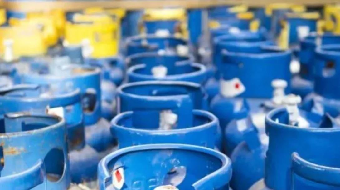 gas propano vista de cilindros de diferentes colores