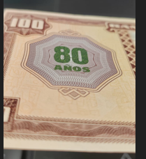 Special ink that changes color from green to gold on the back of the Q100 Commemorative Note
