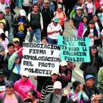 Los maestros del Sindicato de Trabajadores de la Educación de Guatemala (STEG) y su secretario, Joviel Acevedo, realizaron una marcha este jueves 21 de noviembre en la ciudad capital, para exigir la renegociación del pacto colectivo, propuesta que se encuentra bajo confidencialidad.
Los sindicalistas se reunieron con la Junta Directiva del Congreso
Fotografía Esbin Garcia 21-11-24