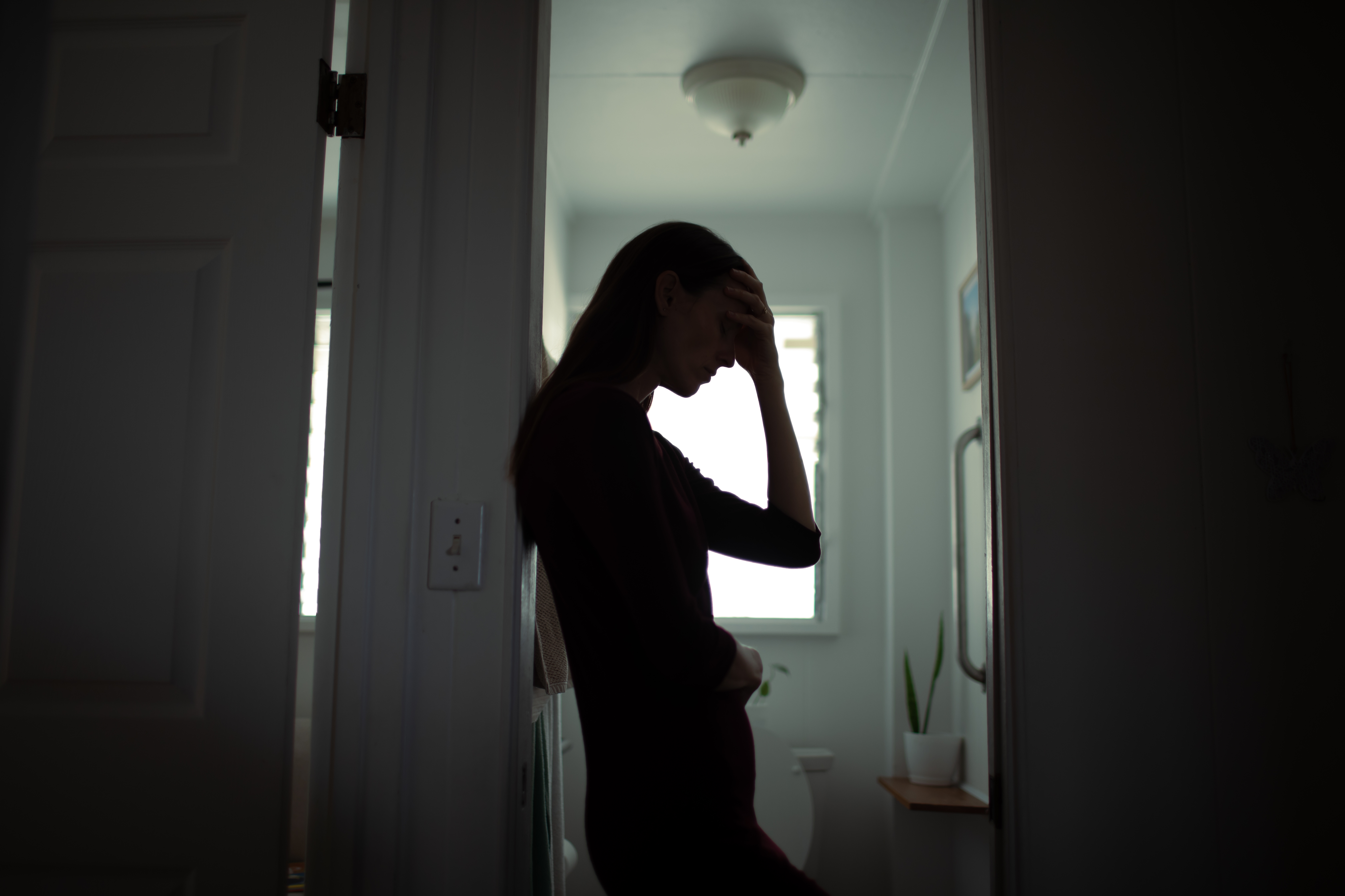 Foto de referencia. Una exmaestra de secundaria en Nueva Jersey enfrenta 12 cargos por presunto abuso sexual de una alumna y otros delitos relacionados con material de abuso sexual infantil. (Foto: Prensa Libre: Shutterstock)