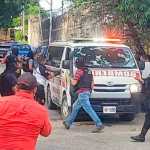 El Centro Preventivo para Hombres de Puerto Barrios fue resguardado por las autoridades tras los incidentes ocurridos en el interior del penal. (Foto Prensa Libre: CVB)
