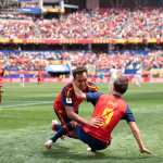 AMDEP7797. LOS ÁNGELES (ESTADOS UNIDOS), 02/07/2026.- Mikel Oyarzabal (i) de España celebra un gol con su compañero Gavi este jueves, en un partido por los dieciseisavos de final del Mundial de la FIFA 2026 entre España y Austria en el estadio SoFi en Los Ángeles (Estados Unidos). EFE/ Lavandeira Jr