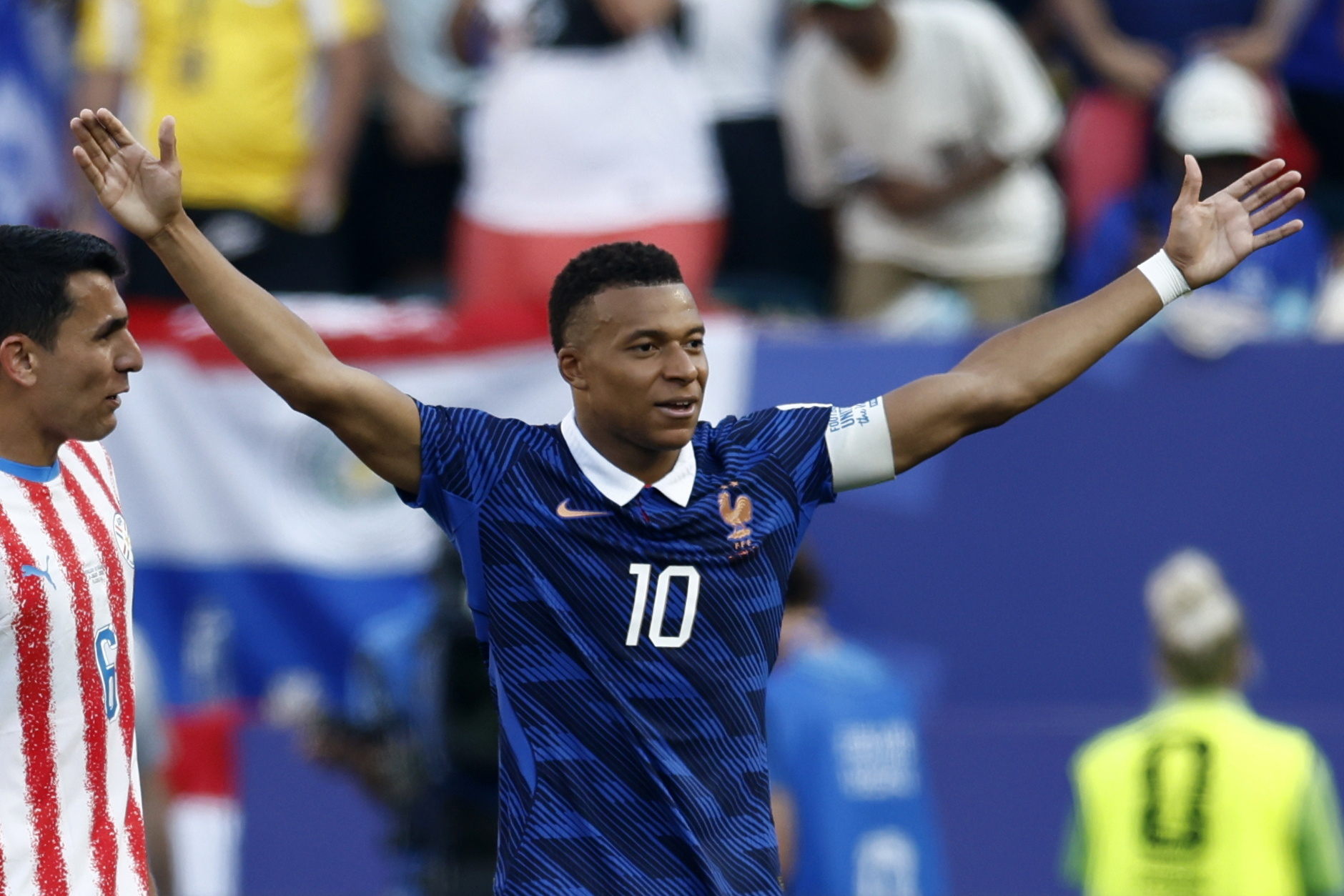 PHILADELPHIA (United States), 05/07/2026.- Kylian Mbappe of France celebrates scoring the 0-1 goal during the FIFA World Cup 2026 Round of 16 match Paraguay against France, in Philadelphia, Pennsylvania, USA, 04 July 2026. (Francia, Filadelfia) EFE/EPA/WILL OLIVER