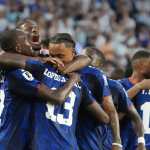 GR6086. MIAMI (ESTADOS UNIDOS), 03/07/2026.- Jugadores de Cabo Verde celebra un gol de Sidny Lopes Cabral este viernes, en un partido de los dieciseisavos de final del Mundial de la FIFA 2026 entre Argentina y Cabo Verde en el estadio Hard Rock en Miami (EE.UU.). EFE/ Alberto Boal