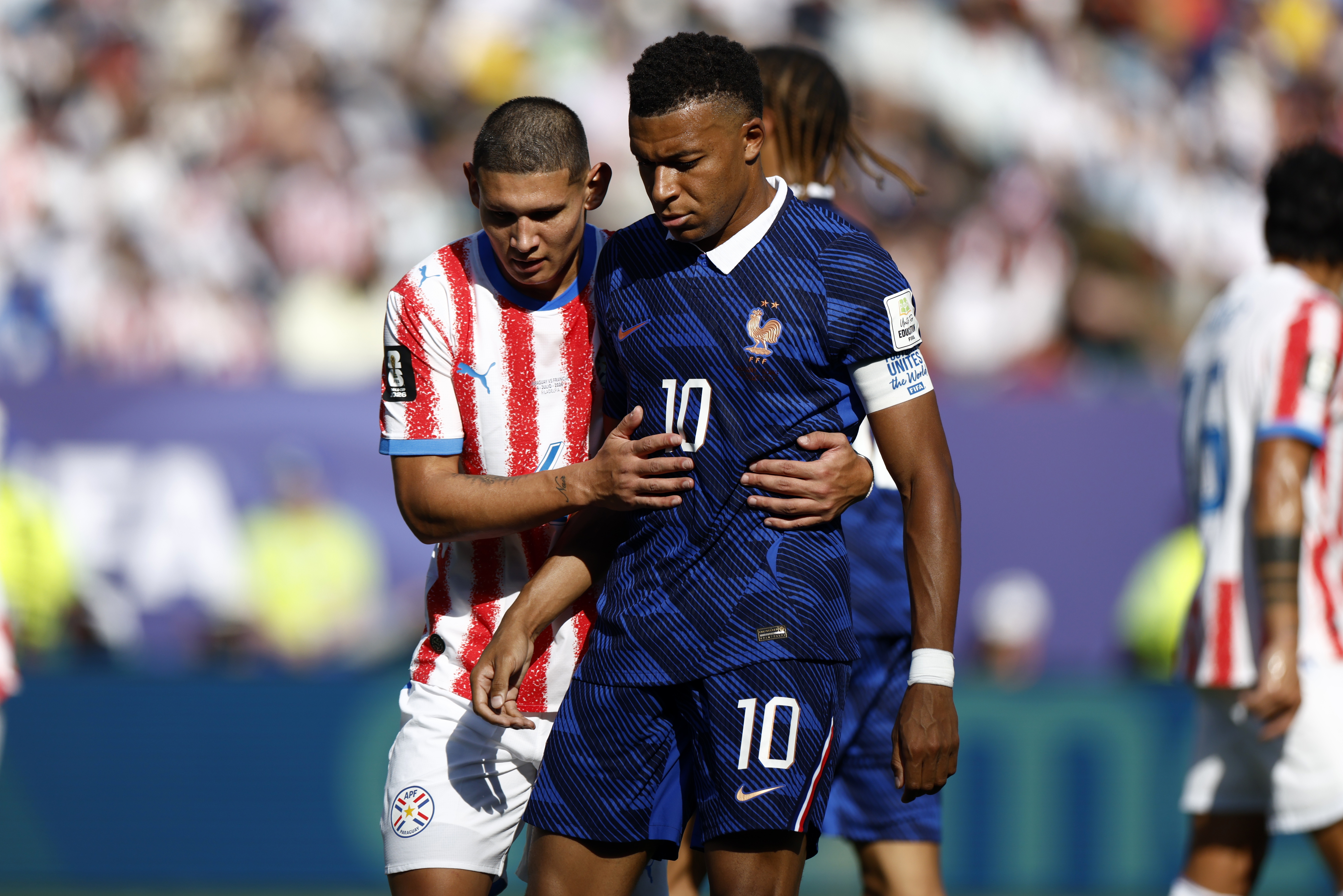 PHILADELPHIA (United States), 04/07/2026.- Juan Jose Caceres of Paraguay (L) in action against Kylian Mbappe of France (R) during the FIFA World Cup 2026 Round of 16 match Paraguay against France, in Philadelphia, Pennsylvania, USA, 04 July 2026. (Francia, Filadelfia) EFE/EPA/WILL OLIVER