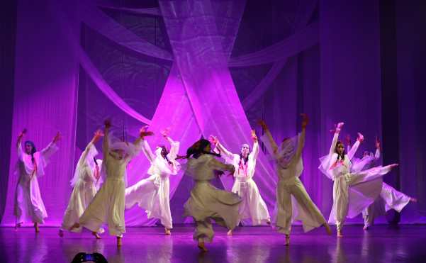 Tizi Ouzou (Algeria), 06/07/2026.- Dancers perform the choreography 'Journey' at the Kateb Yacine Regional Theatre in Tizi Ouzou, Algeria, 06 July 2026. The dance performance was produced by the Algiers Opera Ballet and directed and choreographed by the artist Belmahel Ayoub Nasrallah. (Argel) EFE/EPA/MOHAMED MESSARA