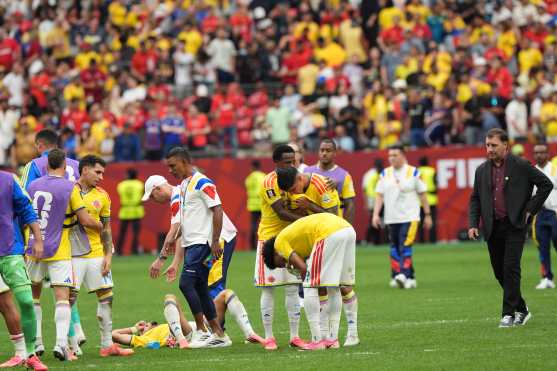 AMDEP8514. VANCOUVER (CANADÁ), 07/07/2026.- Jugadores de Colombia reaccionan este martes, al finalizar un partido de los octavos de final del Mundial de la FIFA 2026 ante Suiza en el estadio BC Place en Vancouver (Canadá). EFE/ Omar Alonso