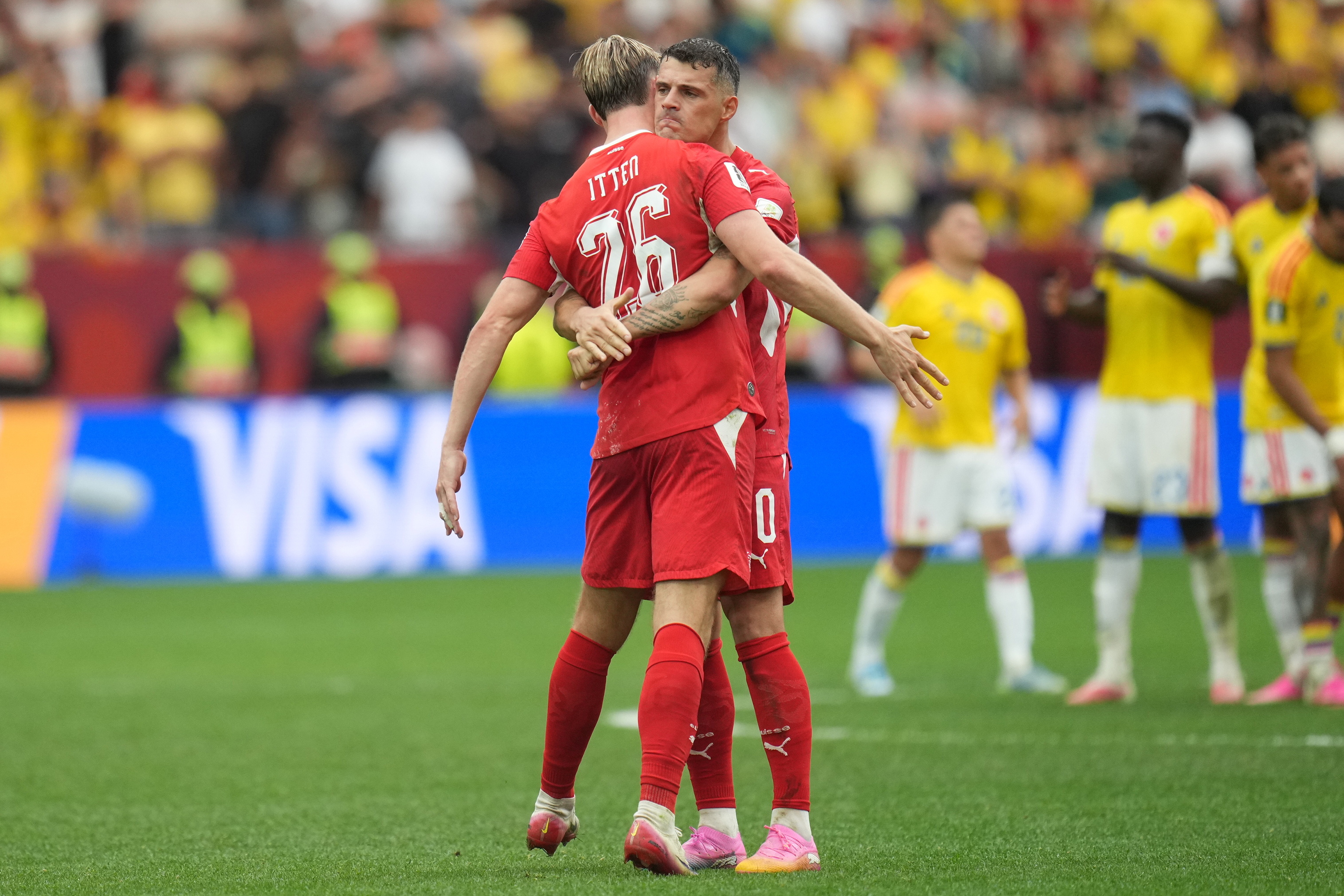 VANCOUVER (Canada), 08/07/2026.- Cedric Itten of Switzerland celebrates with his captain Granit Xhaka after scoring his kick during the penalty shoot-out of the FIFA World Cup 2026 Round of 16 match Switzerland against Colombia, in Vancouver, Canada, 07 July 2026. (Suiza) EFE/EPA/BOB FRID