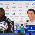 AME8783. LOS ÁNGELES (ESTADOS UNIDOS), 09/07/2026.- El seleccionador de Bélgica Rudi García (d) habla junto a Romelu Lukaku en una rueda de prensa este jueves, previo al partido de cuartos de final del Mundial de la FIFA 2026 entre España y Bélgica en Los Ángeles (EE.UU.). EFE/ Omar Alonso