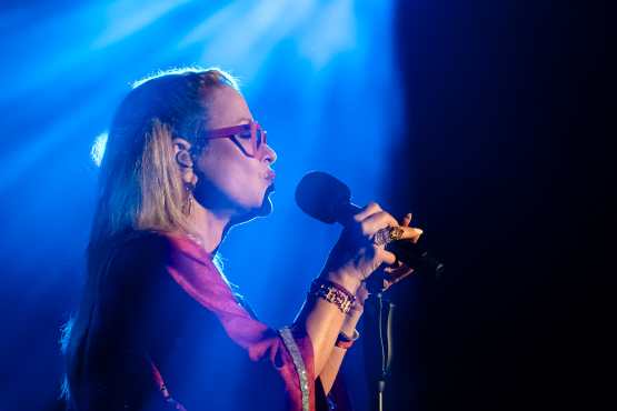 PALAFRUGELL (GIRONA), 11/07/2026.- La cantante estadounidense Anastacia durante el concierto del Festival de Cap Roig celebrado este sábado en Palafrugell. EFE/David Borrat