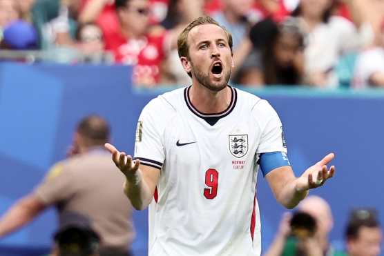 MIAMI (United States), 12/07/2026.- Harry Kane of England gestures during the FIFA World Cup 2026 quarterfinals match Norway against England, in Miami, USA, 11 July 2026. (Noruega) EFE/EPA/RONALD WITTEK