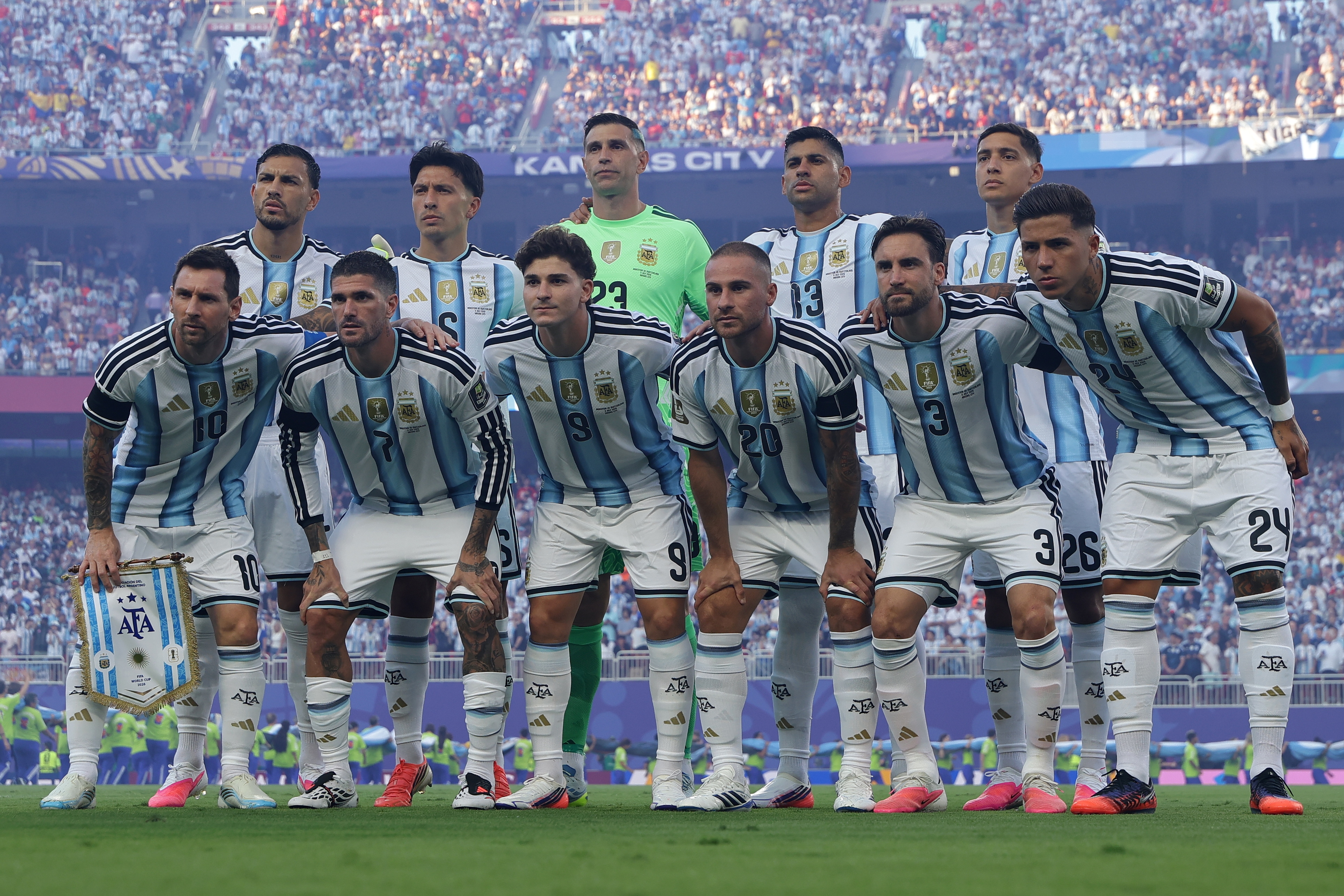 Jugadores de Argentina posan para una foto de grupo antes del partido de cuartos de final de la Copa Mundial de la FIFA 2026 entre Argentina y Suiza.(Foto Prensa Libre: EFE).