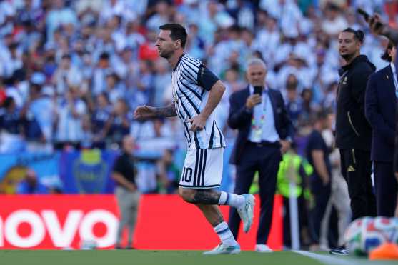 KANSAS CITY (United States), 11/07/2026.- Lionel Messi of Argentina warms up ahead of the FIFA World Cup 2026 quarterfinals match Argentina vs Switzerland, in Kansas City, Missouri, USA, 11 July 2026. (Suiza) EFE/EPA/CHRISTOPHER NEUNDORF