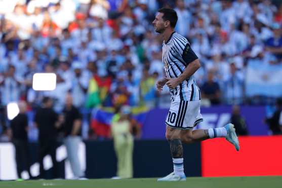 KANSAS CITY (United States), 11/07/2026.- Lionel Messi of Argentina warms up ahead of the FIFA World Cup 2026 quarterfinals match Argentina vs Switzerland, in Kansas City, Missouri, USA, 11 July 2026. (Suiza) EFE/EPA/CHRISTOPHER NEUNDORF