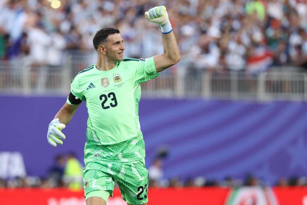 “No hay amigos”: la advertencia de Ezri Konsa al “Dibu” Martínez antes de la semifinal entre Inglaterra y Argentina