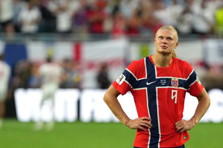 “Siento que nos robaron”: padre de Haaland estalla contra el árbitro tras la eliminación de Noruega en el Mundial 2