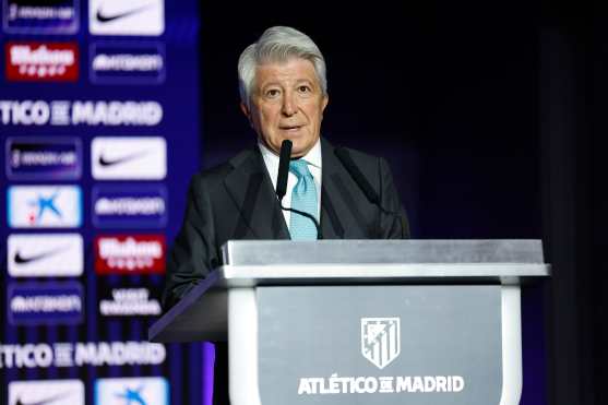 MADRID, 13/07/2026.- El presidente del Atlético de Madrid, Enrique Cerezo interviene en la presentación del danés Morten Hjulmand como nuevo jugador Atlético de Madrid, este lunes en el estadio Metropolitano de Madrid. EFE/ Chema Moya