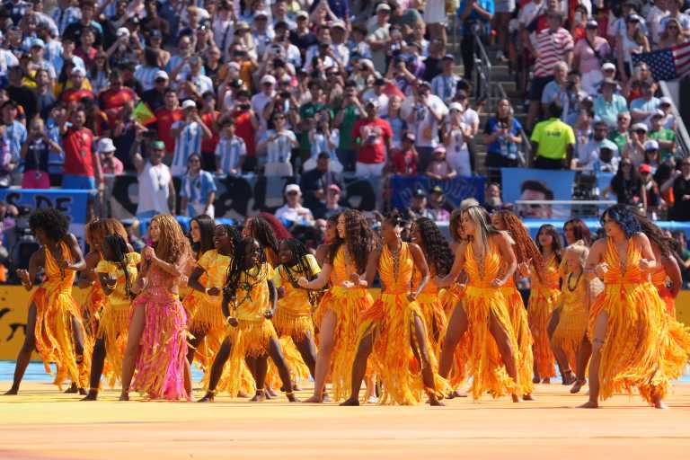 ¿Quién es la salvadoreña que bailó con Shakira en la final del Mundial 2