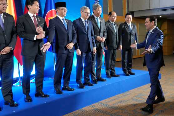 PASAY (Philippines), 21/07/2026.- US Secretary of State Marco Rubio (R) arrives for a group photo session during the ASEAN Post Ministerial Conference with the United States on the sidelines of the Association of Southeast Asian Nations (ASEAN) Foreign Ministers' Meeting in Pasay City, Metro Manila, Philippines, 22 July 2026. (Filipinas, Estados Unidos) EFE/EPA/AARON FAVILA / POOL