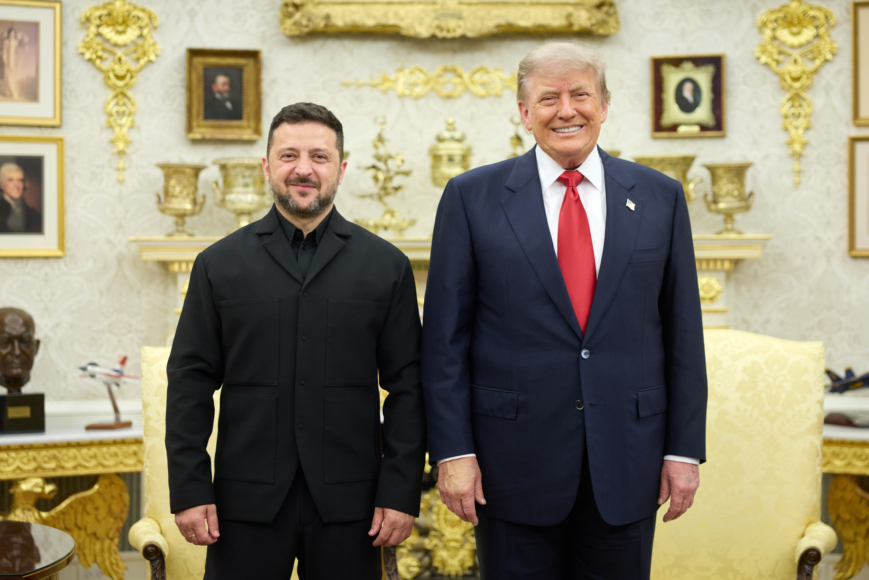 USA2469. WASHINGTON (DC, EEUU), 28/07/2026.- Fotografía difundida en la cuenta en X @ZelenskyyUa del presidente de Ucrania, Volodímir Zelenski (i), de él junto a su homólogo de EE.UU., Donald Trump, este martes, en una reunión donde dialogaron sobre la autorización de Washington para que Kiev fabrique por su cuenta sistemas de misiles estadounidenses Patriot, en la Casa Blanca en Washington (EE.UU.). EFE/@ZelenskyyUa /SOLO USO EDITORIAL /NO VENTAS /SOLO DISPONIBLE PARA ILUSTRAR LA NOTICIA QUE ACOMPAÑA /CRÉDITO OBLIGATORIO